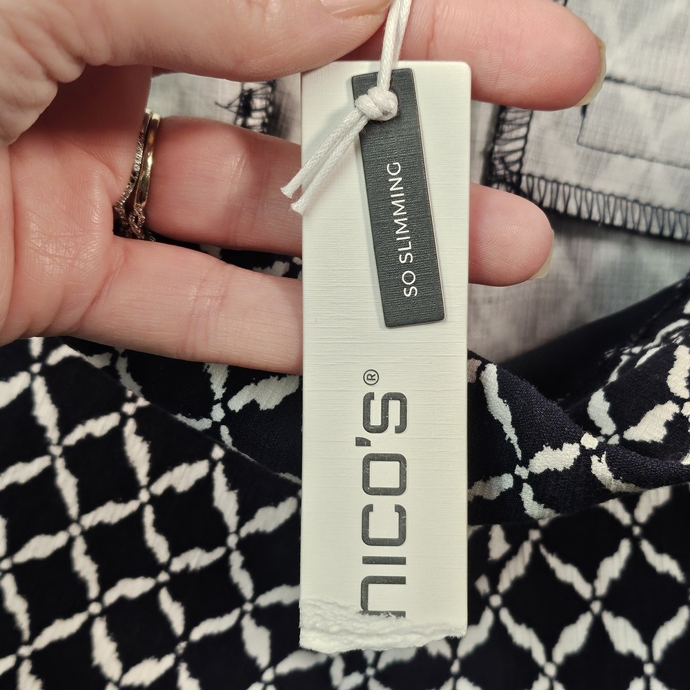 Chico's‎ Brigitte Slim Crop Pants Womens 10 Navy White Diamond Matelassé Coastal - Picture 5 of 16